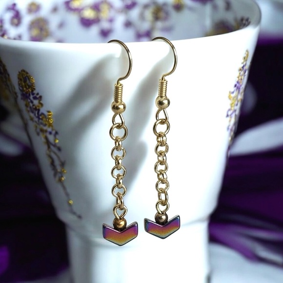 5 For $25💫Iridescent Swinging Chevron Hematite Dangles Earrings - Picture 1 of 3